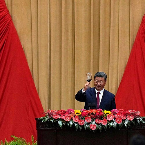 La China comunista celebra su 75º aniversario orgullosa de sus logros pero intentando reactivar su economía