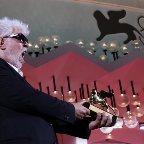 Los productores ignoran a Pedro Almodóvar y Jonás Trueba, León de Oro y triunfador en Cannes, en las nominaciones de los Forqué