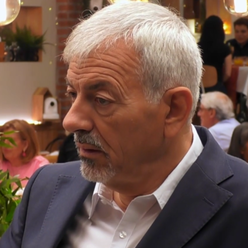 Carlos Sobera, sin palabras al conocer el pasado de un soltero en ‘First Dates’: »El día de nuestra boda me enteré de que estaba con otro hombre»