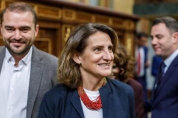 Populares, socialistas y liberales desbloquean la Comisión Europea con Teresa Ribera, pese al veto del PP