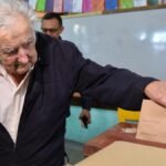 La izquierda vuelve al gobierno en Uruguay tras una reñida pugna