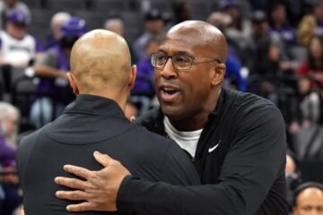 Jordi Fernández le gana a su mentor Mike Brown en su vuelta a Sacramento con los Nets