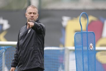 Flick descarta a Balde y a Lamine Yamal para el partido contra el Brest