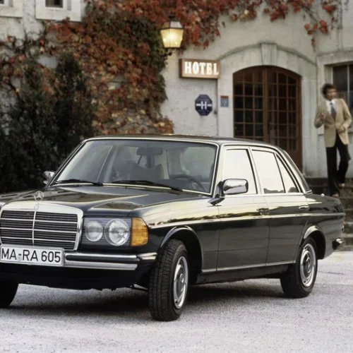 Mercedes W123: salvado de las aguas