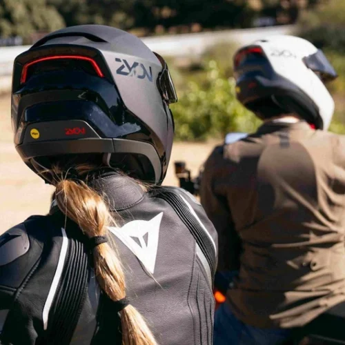 Así es el casco de moto «made in Spain» que te protege contra la alergia