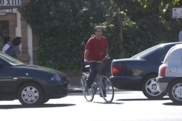 La difícil convivencia entre conductores y ciclistas: ¿Quién se salta más normas de tráfico?