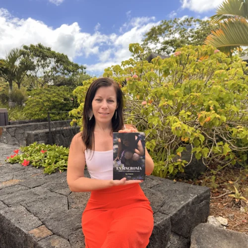 Ana Victoria Barresi presenta su primer libro «En sincronía», un viaje hacia el despertar personal