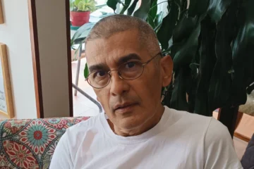 Luis Alejandro Chaves presenta «Monólogos desde mi soledad», una obra introspectiva que invita a la reflexión