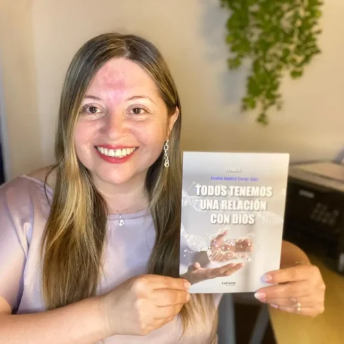 Lisette Beatriz Cerna Sáez debuta como escritora con una obra que invita a la introspección y al encuentro espiritual