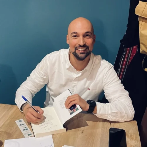 Rubén Lázaro Bagüés debuta en la literatura con su primera novela, Arcano Vikingo 1 – El crepúsculo de los dioses