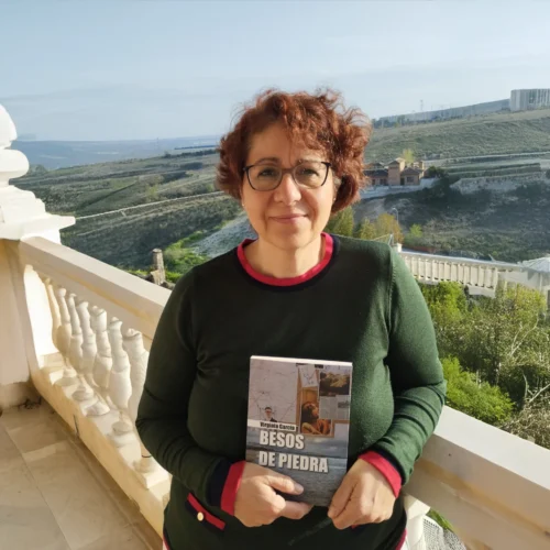 Virginia Rodríguez debuta con fuerza en la narrativa policíaca con Besos de piedra