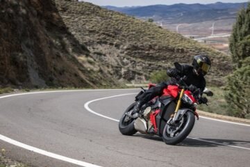 Nueva Ducati Streetfighter V4 S: Al manillar de la hypernaked del país de las maravillas