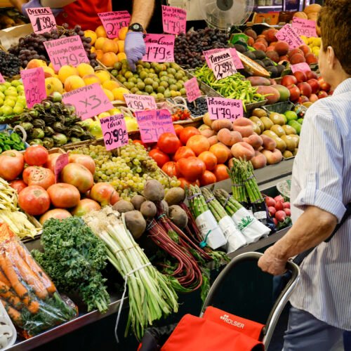 Los hogares compran hoy un 1,8% menos de productos no duraderos que antes de la pandemia, pero pagan por ellos un 21% más