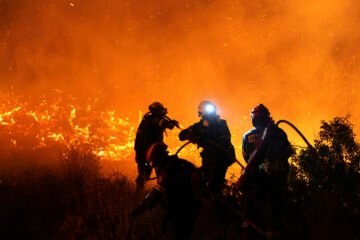 Los bomberos forestales denuncian la falta de efectivos y material para afrontar los incendios durante el verano: «Algunos vehículos han llegado a estar sin la ITV»