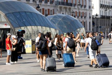 De Sol a Triana: los españoles abandonan los barrios con más saturación de pisos turísticos