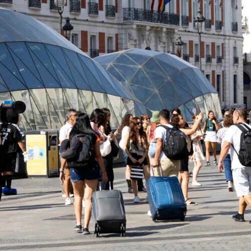 De Sol a Triana: los españoles abandonan los barrios con más saturación de pisos turísticos