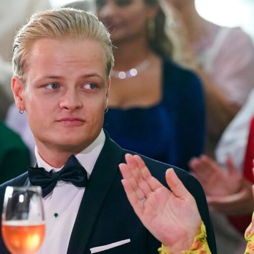 Marius Borg, hijo de Mette-Marit de Noruega, imputado por tres violaciones y otros 20 delitos