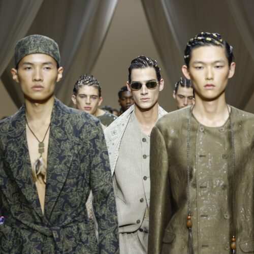 La moda masculina huye de la grandilocuencia en Milán