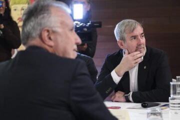 Acuerdo entre Canarias y el Gobierno para atender al millar de menores migrantes solicitantes de asilo