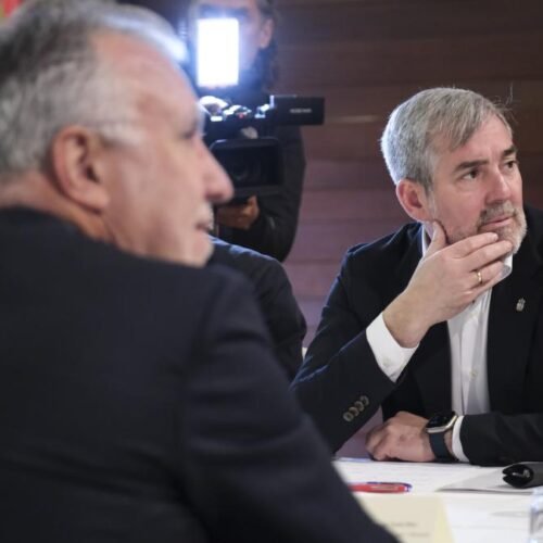 Acuerdo entre Canarias y el Gobierno para atender al millar de menores migrantes solicitantes de asilo
