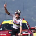 Pogacar abrasa como el sol en el primer final en alto
