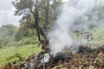 Mueren siete personas al estrellarse un helicóptero en el Himalaya indio