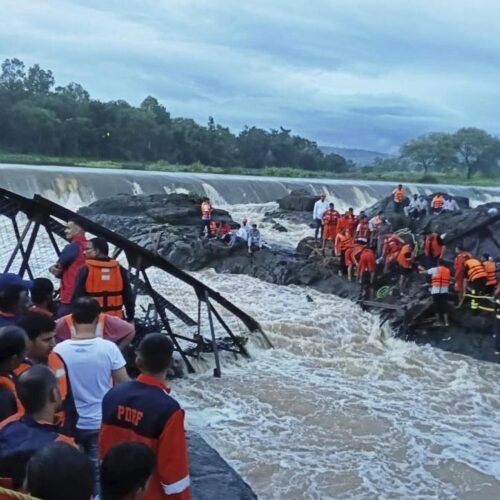 Al menos dos turistas muertos en India tras el colapso de un puente