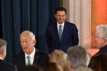 El Gobierno de Portugal gira hacia la derecha dura sin romper con el PS