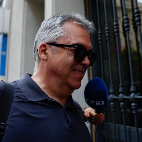 La Policía acude a la casa de Santos Cerdán tras avisar este de dos paquetes sospechosos
