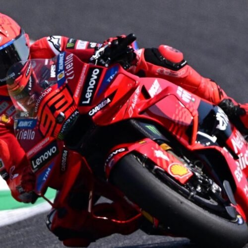 Marc Márquez, con remontada soberbia, asesta otro golpe moral a Bagnaia en su casa