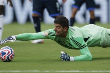 El Real Madrid gana al Pachuca con diez jugadores