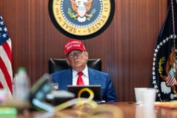 Trump especula con un “cambio de régimen” en Irán