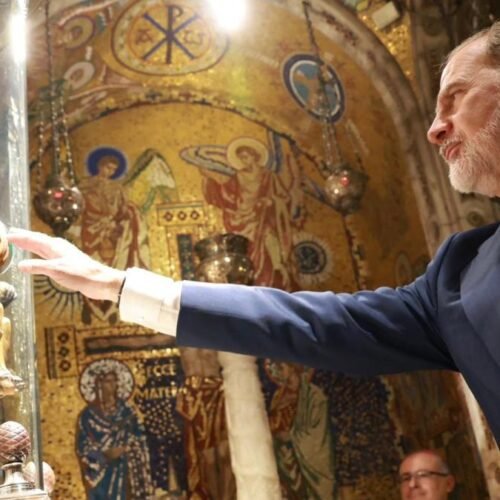 El Rey rechaza en Montserrat “los discursos totalitarios” y “las identidades excluyentes”