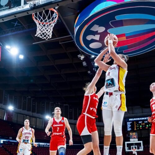España se pega una Carrera hacia semifinales del Eurobasket