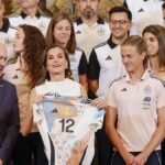 Letizia desea suerte a las futbolistas de la selección española