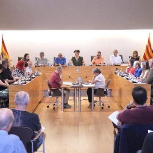 El Prat rechaza la ampliación del aeropuerto por mayoría pero sin unanimidad