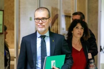 Junts se apoya en el PP y Vox para pedir una bajada general de impuestos