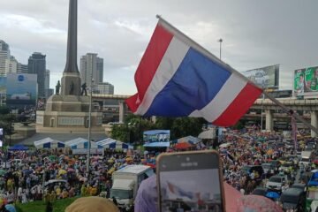 Una gran concentración en Bangkok alienta el golpe de estado contra la primera ministra