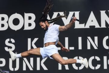 La policía investiga a Bob Vylan por alentar a matar soldados israelíes durante su actuación en Glastonbury