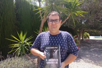 Ricardo Amorós Ayala irrumpe en la narrativa española con un debut que eriza la piel