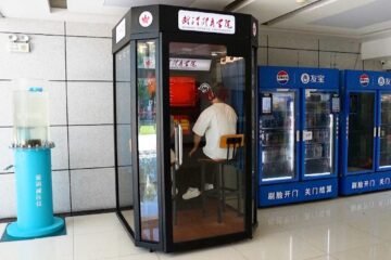 Universidades de Wuhan (China) instalan cabinas de karaoke gratuitas para apoyar la salud mental estudiantil