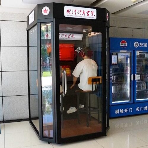 Universidades de Wuhan (China) instalan cabinas de karaoke gratuitas para apoyar la salud mental estudiantil