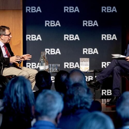 “Donald Trump puede leer el móvil, pero no conoce la historia, no lee libros”