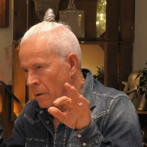 Un soltero de 74 años vuelve a ‘First Dates’ por tercera vez y deja claras sus intenciones: »No quiero una mujer de sofá. Cada fin de semana voy a la discoteca»