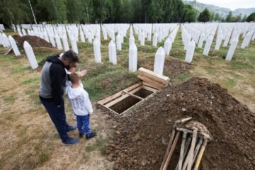 Treinta años después, siguen llegando cadáveres a Srebrenica