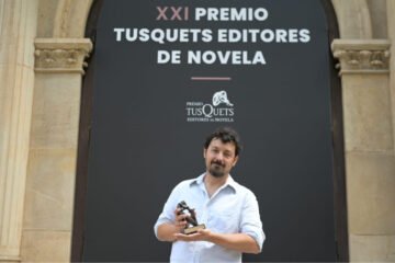 Francisco Serrano gana el Premio Tusquets con una historia de revolución, terrorismo y empoderamiento