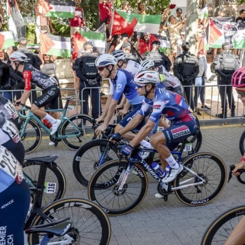 El equipo Israel, de mimados a apestados en el pelotón