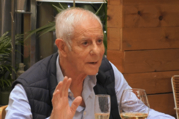 Una soltera de ‘First Dates’ asusta a su cita al revelar cómo han acabado sus tres matrimonios: »Me dio un escalofrío»
