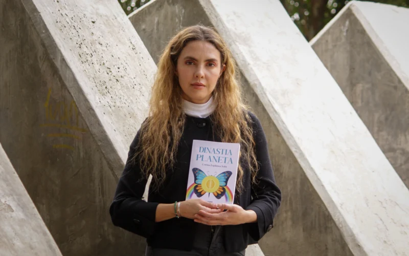 Corina Espinosa Solís presenta Dinastía planeta: fantasía juvenil con conciencia social