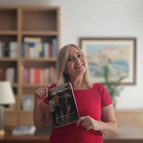 Laura Sebastiá Palau da voz al silencio adolescente con su nueva obra: una historia tan real que duele